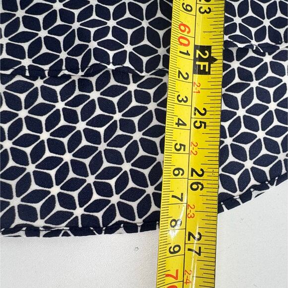 Theory Tile Antazie 100% silk Geometric Blouse Size Small Navy/White - Picture 6 of 6